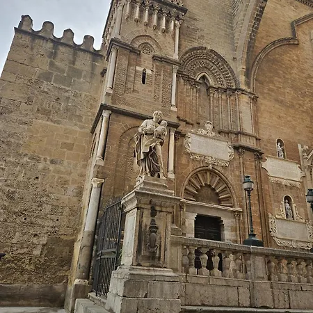 All'ombra Di Porta Nuova * パレルモ