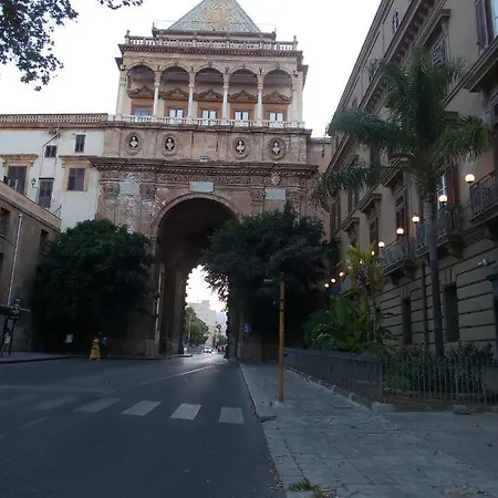 All'ombra Di Porta Nuova Palermo